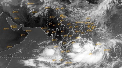 Cyclone Fengal Moving Towards Tamil Nadu: IMD Issues Flash Flood Warning Amid Heavy Rainfall