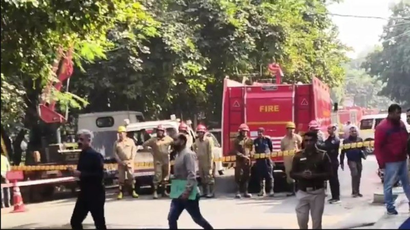 Blast Near PVR in Delhi’s Prashant Vihar; Tempo Driver Injured, Suspicious White Powder Found