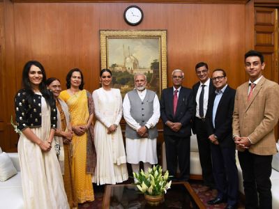 Miss Worlds Meets  PM Narendra Modi