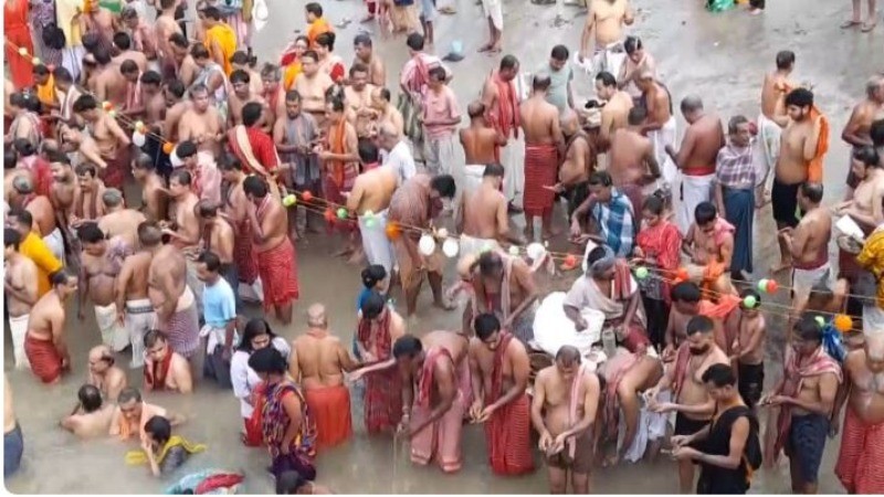 Devotees Across India Perform Pind Daan on Pitru Paksha Amavasya