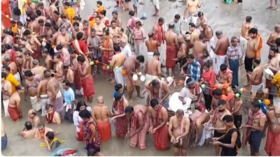 Devotees Across India Perform Pind Daan on Pitru Paksha Amavasya