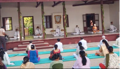 Gujarat:  Special prayer meeting offered at Sabarmati Ashram in Ahmedabad on Gandhi Jayanti