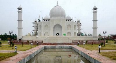 Taj Mahal did not get place in U.P. tourism booklet