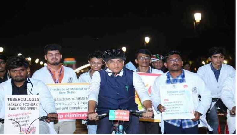 Mandaviya participates in bicycle rally for TB awareness