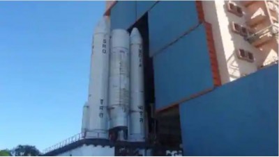 ISRO preparing its GSLV rocket for the launch of the OneWeb satellite
