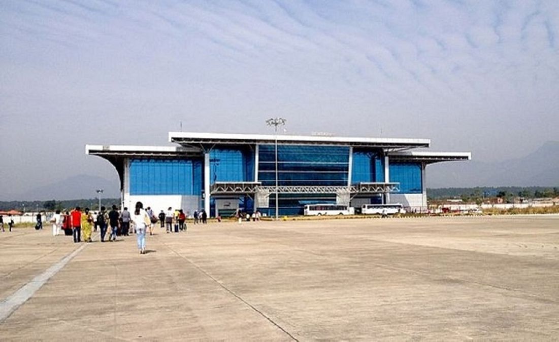 सिंधिया ने देहरादून के जॉलीग्रांट हवाई अड्डे पर हेली सेवाओं को दिखाई हरी झंडी