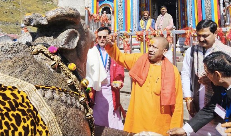 UP CM Yogi Adityanath Visits Badrinath Dham and China Border, Attends Central Regional Council Meeting