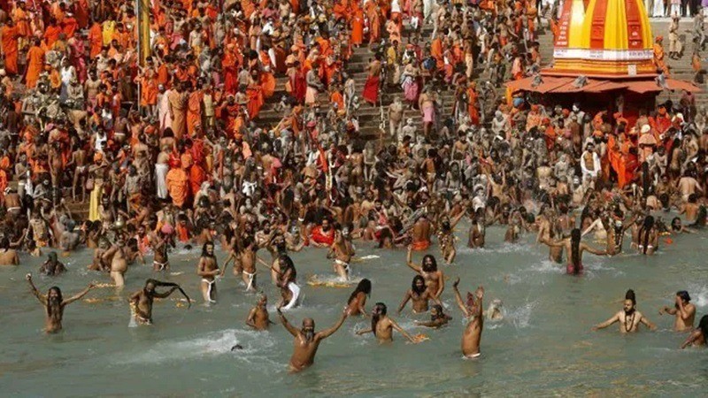 Akhara Parishad Proposes Key Changes for Kumbh Mela, Restricts Non-Sanatanis from Running Food Stalls