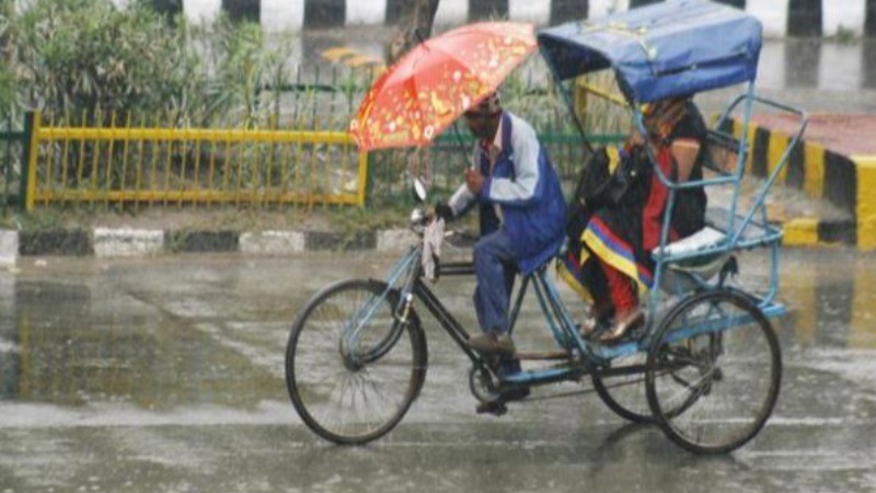 Weather Update: Northern States Experience Temperature Drop While Southern States Face Heavy Rain