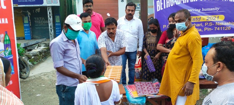 Budgett retail chain conducts clothes distribution drive to help the needy