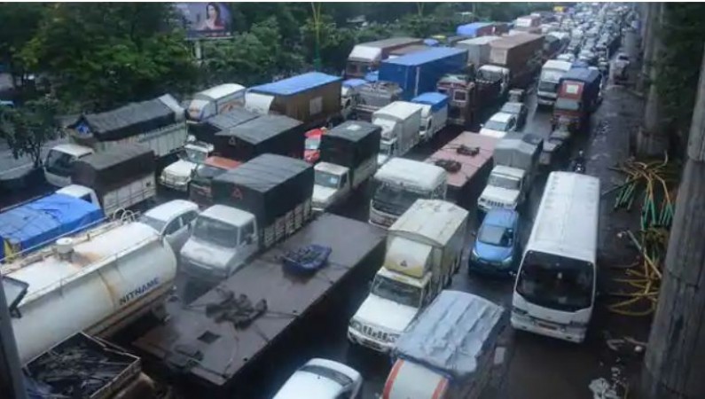 Massive traffic on road connecting to Mumbai-Ahmedabad highway after oil tanker accident