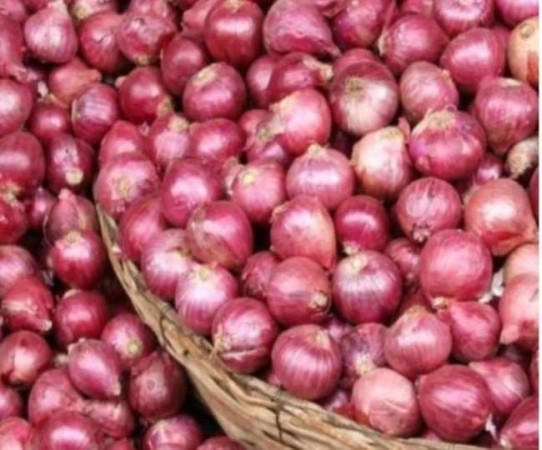 Nizamabad: Onion prices will continue to compete with petrol prices till the end of October