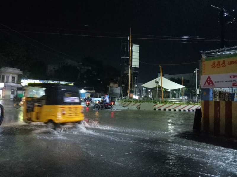 तिरुपति में भारी बारिश के कारण पूरा शहर हुआ जलमग्न