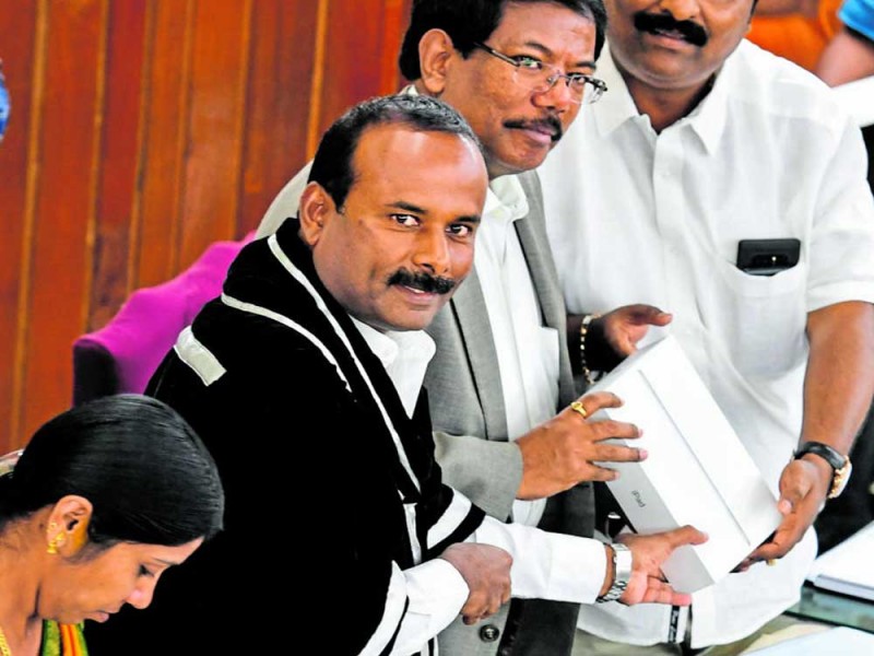 The BBMP councilors received notice for holding BBMP ipads after the tenure end