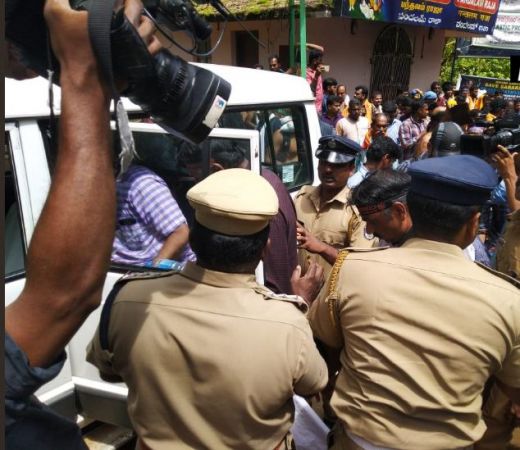 Sabarimala Temple  protest turns voilent :Watch Protesters block and attack women journalist in Pathanamthitta