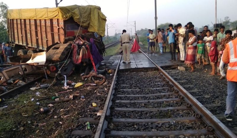 Trivandrum Rajdhani Train rams into truck at unmanned crossing in Ratlam, Driver died
