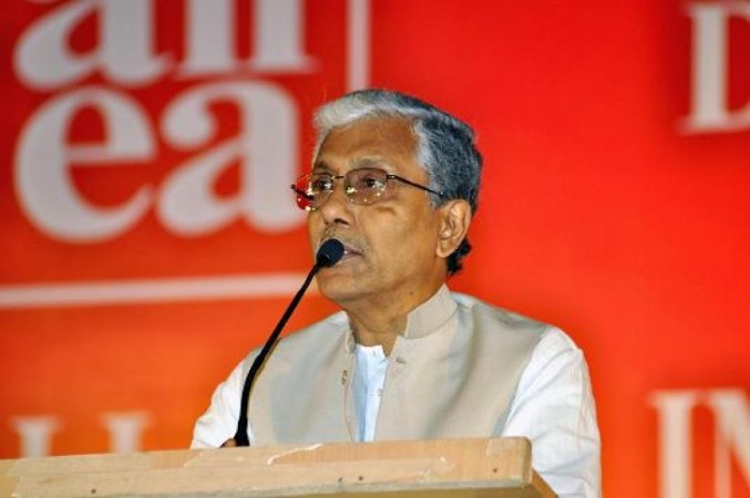 त्रिपुरा: पूर्व सीएम ने पार्टी के बुजुर्गों से युवा नेताओं के लिए कुर्सियां छोड़ने का किया आग्रह