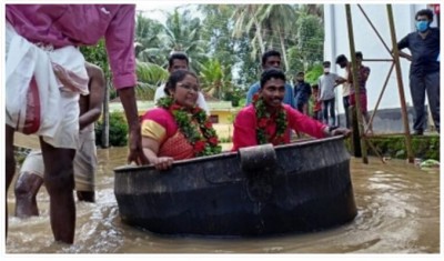 अनोखी शादी: बारिश से बेहाल केरल में खाना पकाने वाले बर्तन में बैठकर शादी के हॉल तक पहुंची दुल्हन