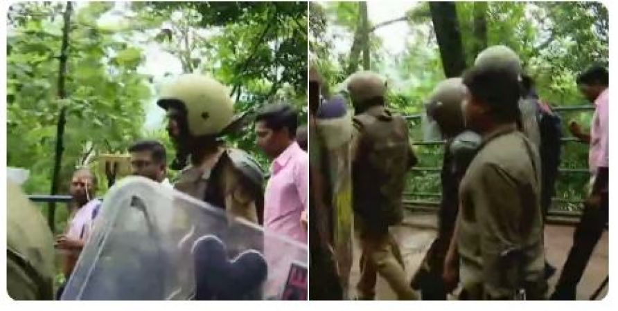 Sabarimala protest LIVE updates: Two women return to Kerala shrine, protestors block entry