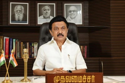 तमिलनाडु के मुख्यमंत्री ने सरकार से तूतीकोरिन बंदरगाह से आवश्यक वस्तुओं को शिपिंग की अनुमति देने का आग्रह किया