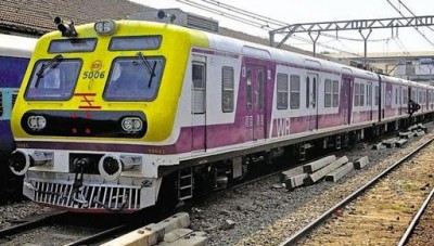 पश्चिम रेलवे ने मुंबई में महिलाओं यात्रियों को दी लोकल ट्रेनों में यात्रा की अनुमति