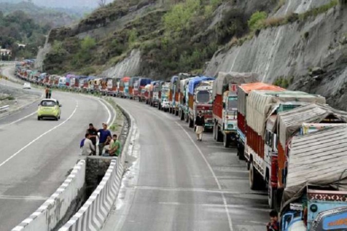 Heavy rains and landslides block Jammu-Srinagar highway