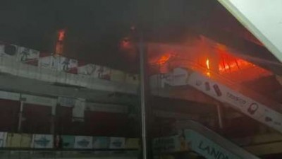 मुंबई के सेंट्रल मॉल में लगी आग, लेकिन अब तक नहीं हुई काबू