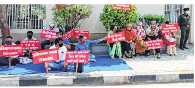 Parents stage indefinite strike at Chameli Devi school, Indore