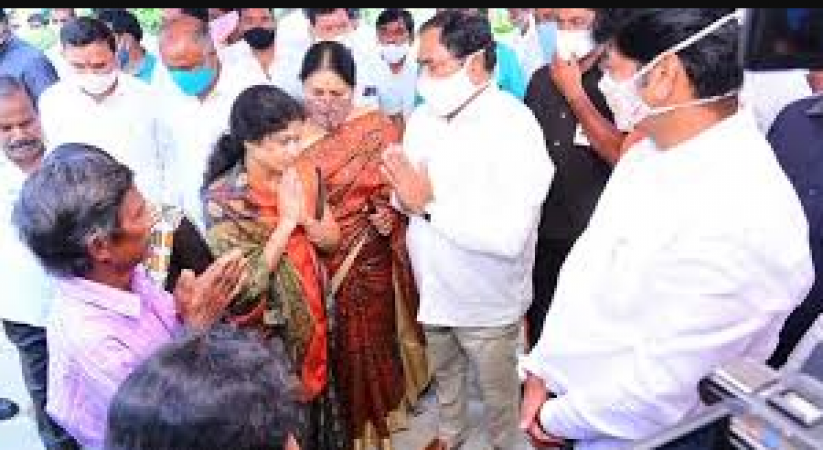 Other ministers including Dixit Reddy visited the family