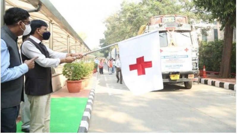 मनसुख मंडाविया ने उत्तराखंड समेत जम्मू-कश्मीर के लिए 11 राहत ट्रकों को  दिखाई हरी झंडी