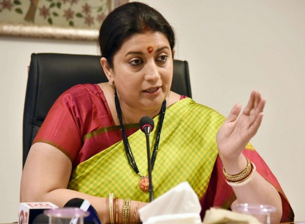 'My daughter studies, does not run the bar..,' Smriti Irani's retort on the allegations of Congress