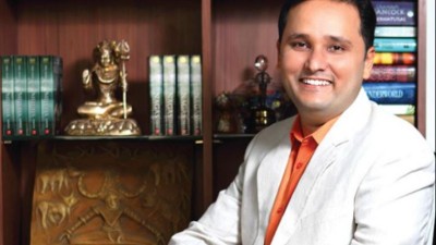 Amish Tripathi Debunks Claim That India Is a 'British Creation' with Hard Facts