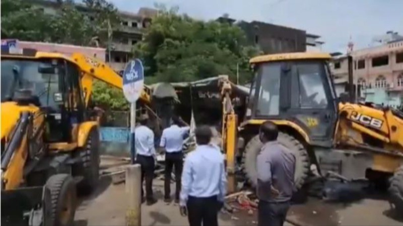 Surat Bulldozer Action Against Accused of Ganeshotsav Pandal Stone-Pelting Incident