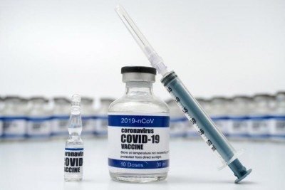 एस्ट्रेजनेका ने COVID-19 वैक्सीन के लिए टेस्ट को रोका
