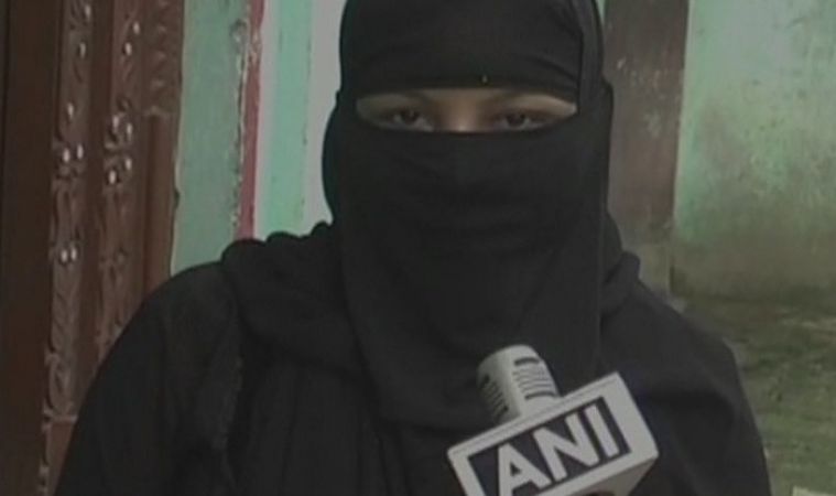 Muslim woman was thrown out of house for making Modi and Yogi painting