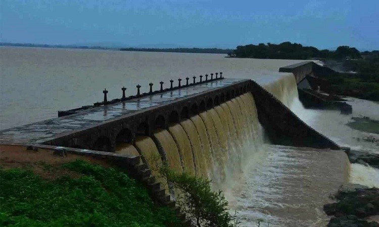 Telangana Govt sounds flood alert along Godavari