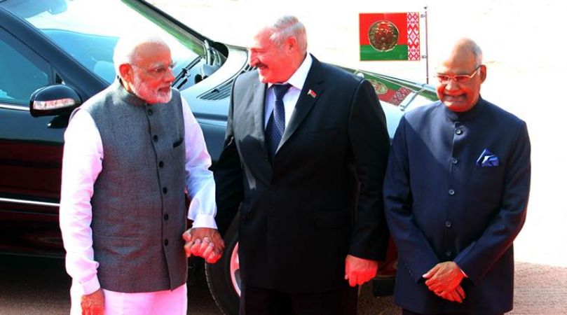 President of Belarus given a ceremonial welcome at the forecourt of the Rashtrapati Bhawan