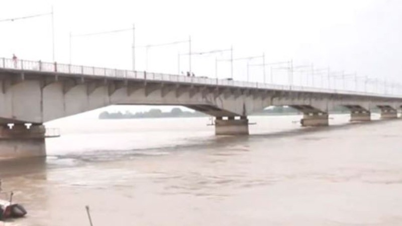 Rising Water Levels in Saryu River and Ganga Cause Disruption Amid Floods in Uttar Pradesh