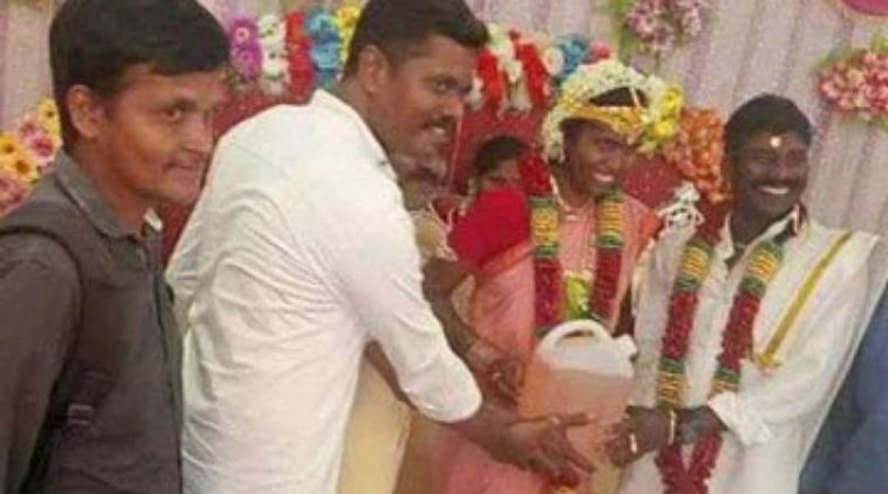 Tamil Nadu : Man receives 5-litre petrol can as a wedding gift from friends