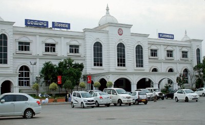 अपर मंडल रेल प्रबंधक ने विजयवाड़ा रेलवे स्टेशन का किया निरीक्षण