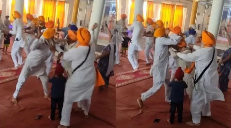 VIDEO: Two groups clash inside gurdwara with swords and kicks over president's post