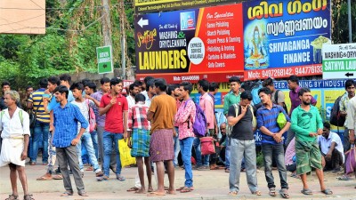 केरल में प्रवासी मजदूरों को काम करने का मिला आदेश