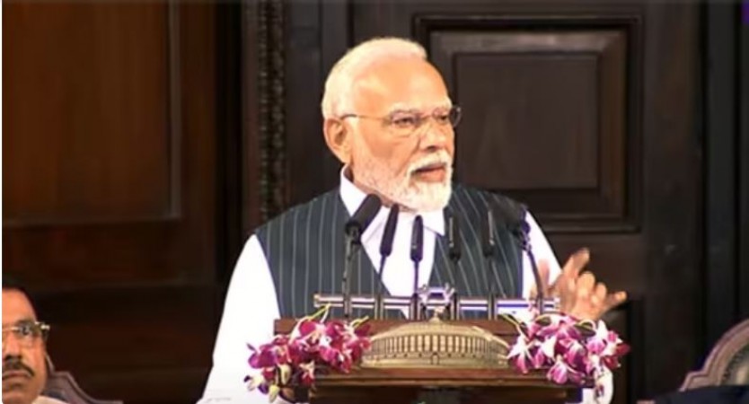 PM Modi Calls for a New Beginning in India's Future at Parliament Transition