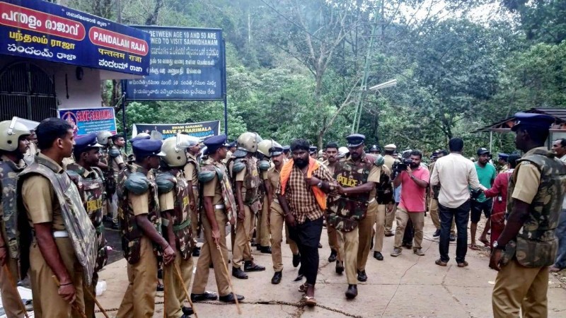 Kerala Cops charge protestors for outraging Covid norms