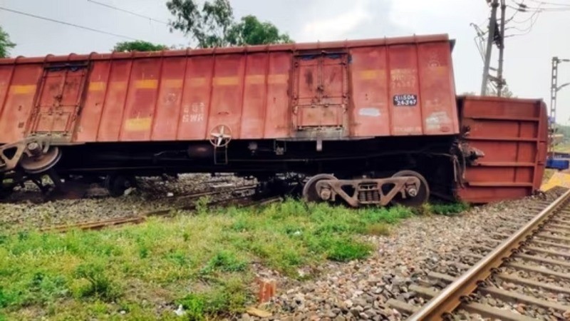 Five Wagons of Goods Train Derail at New Maynaguri Station in West Bengal