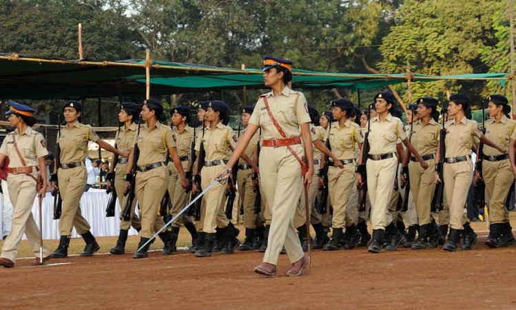 महाराष्ट्र सरकार ने किया बड़ा एलान, कहा-  महिला पुलिस को अब 12 घंटे नहीं बल्कि इतनी देर करना होगा काम