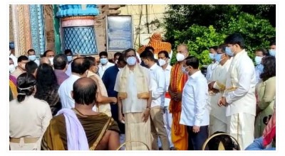 भारत के मुख्य न्यायाधीश एनवी रमना ने जगन्नाथ मंदिर में की पूजा-अर्चना