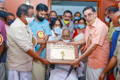 Malayalam Poet Akkitham gets conferred with Jnanpith Award