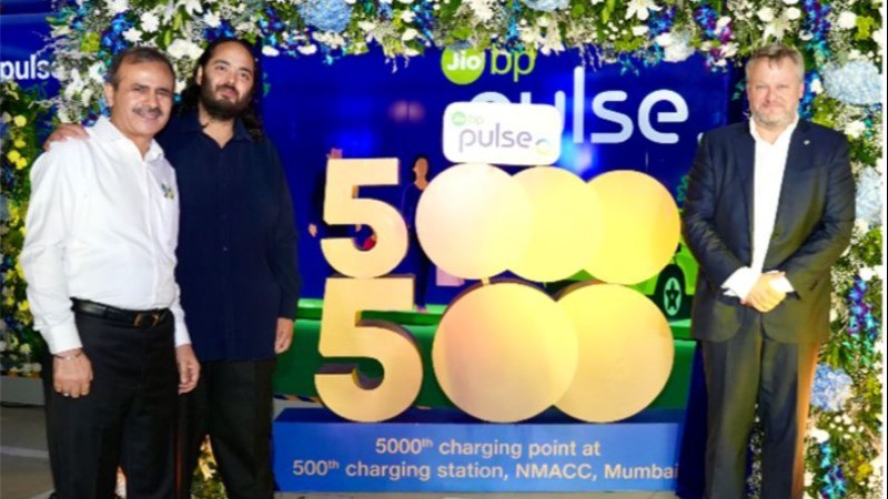 Jio-bp Launches 500th EV Charging Station in Mumbai