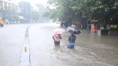 Heavy Rain Floods Chennai, Causes Power Outages and Traffic Disruptions